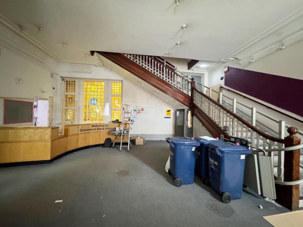Lot: 46 - SUBSTANTIAL TOWN CENTRE PREMISES WITH POTENTIAL - Main entrance and reception
